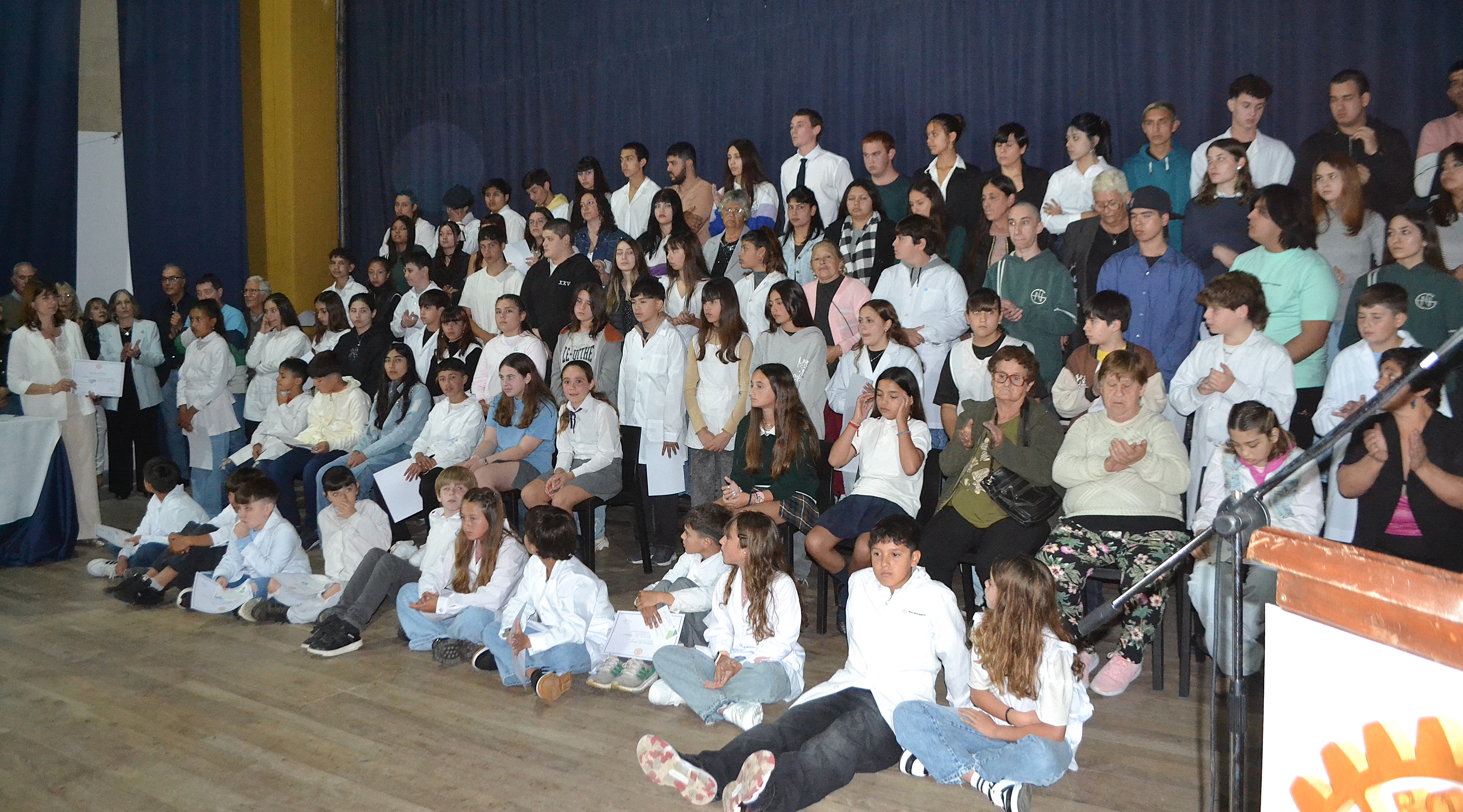 El Rotary Club entrego el Diploma «Mejor Compañero», a  99 alumnos de todo del distrito de  9 de Julio