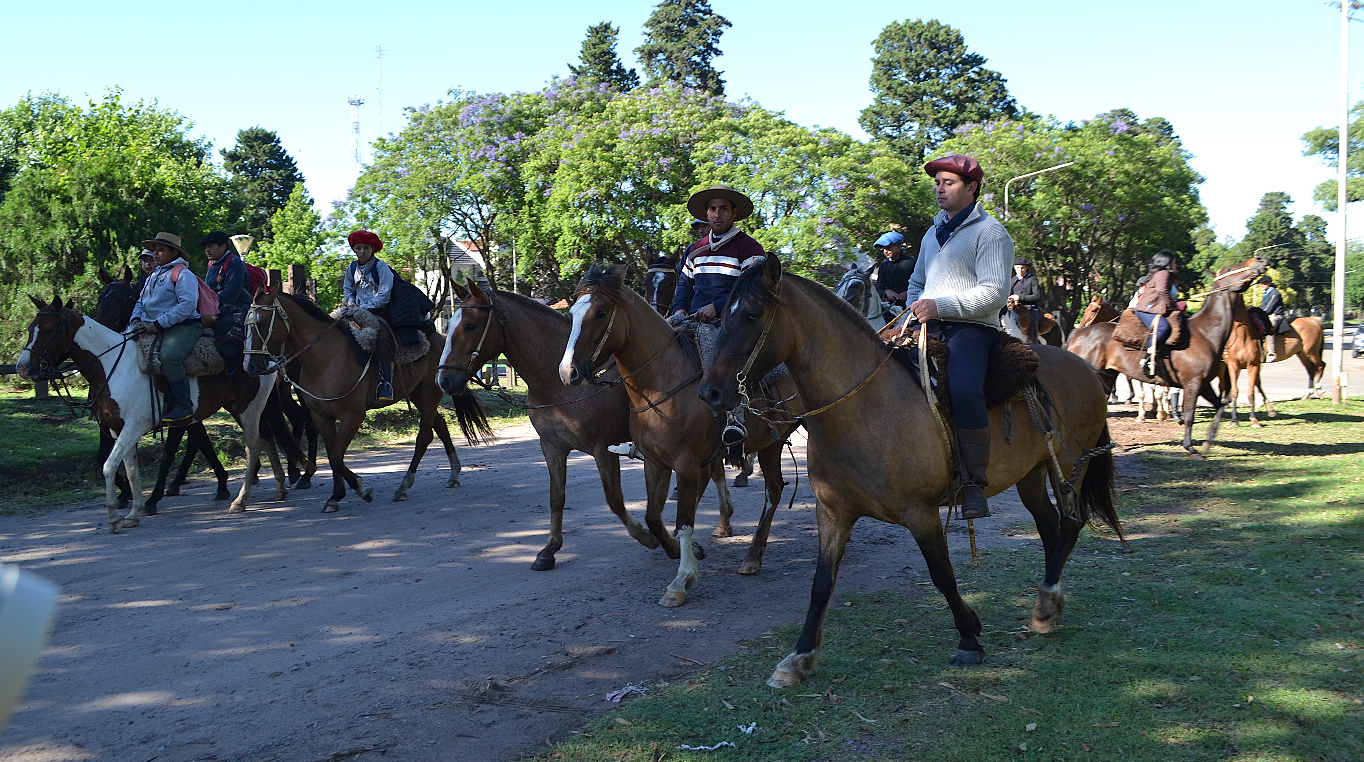 Inicio la 5ta. Fiesta de la Bondiola Asada y del Choripán de Naon con la Huella Criolla