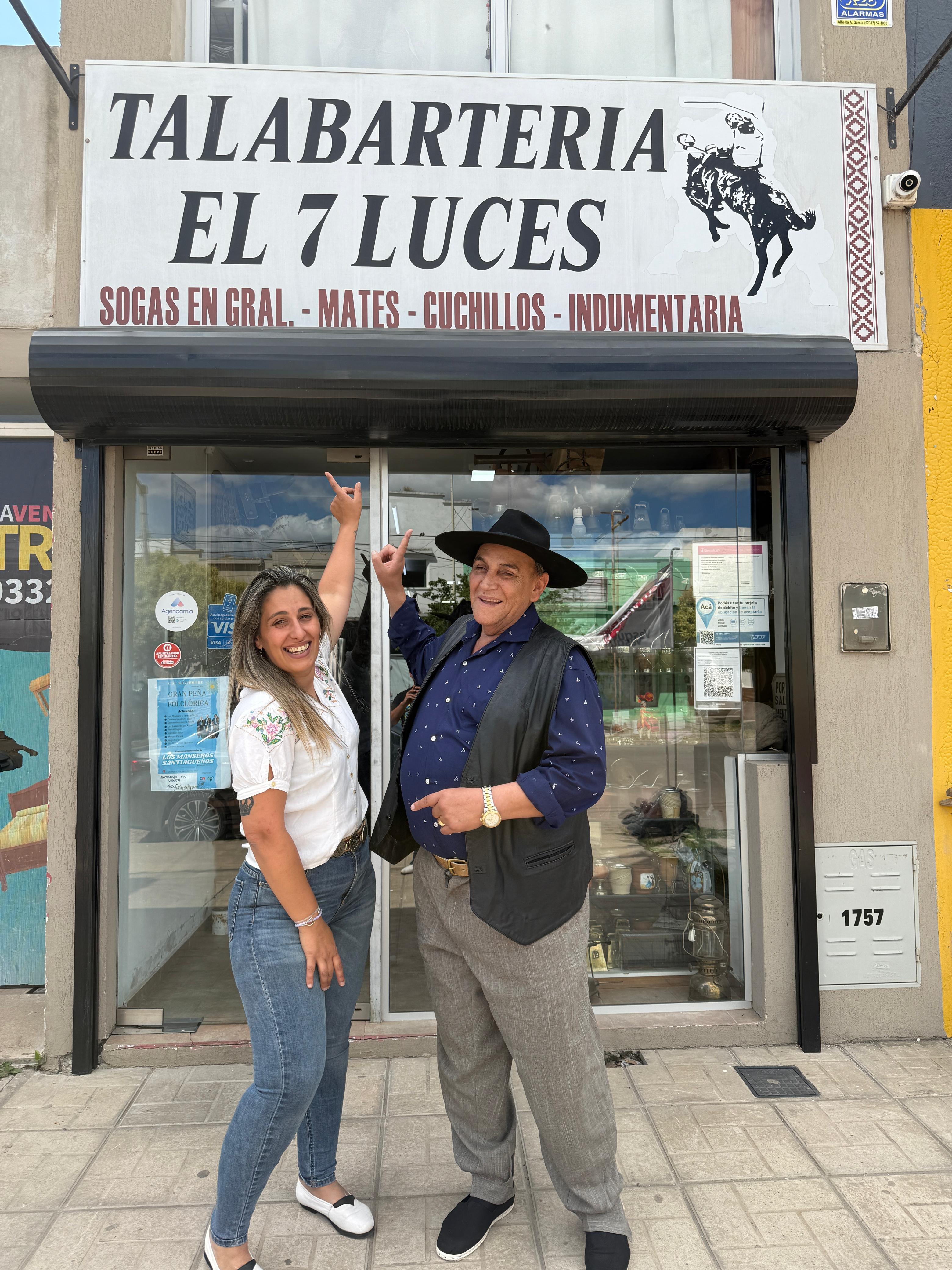 Lujaso de cliente y visita recibió Talabartería El 7 Luces