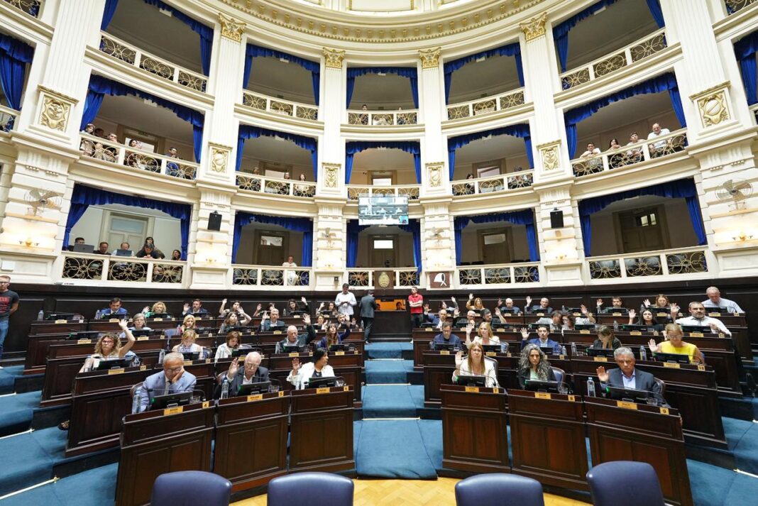 Kicillof logró convertir en Ley el Presupuesto y la Impositiva, pero no juntó los votos para el endeudamiento