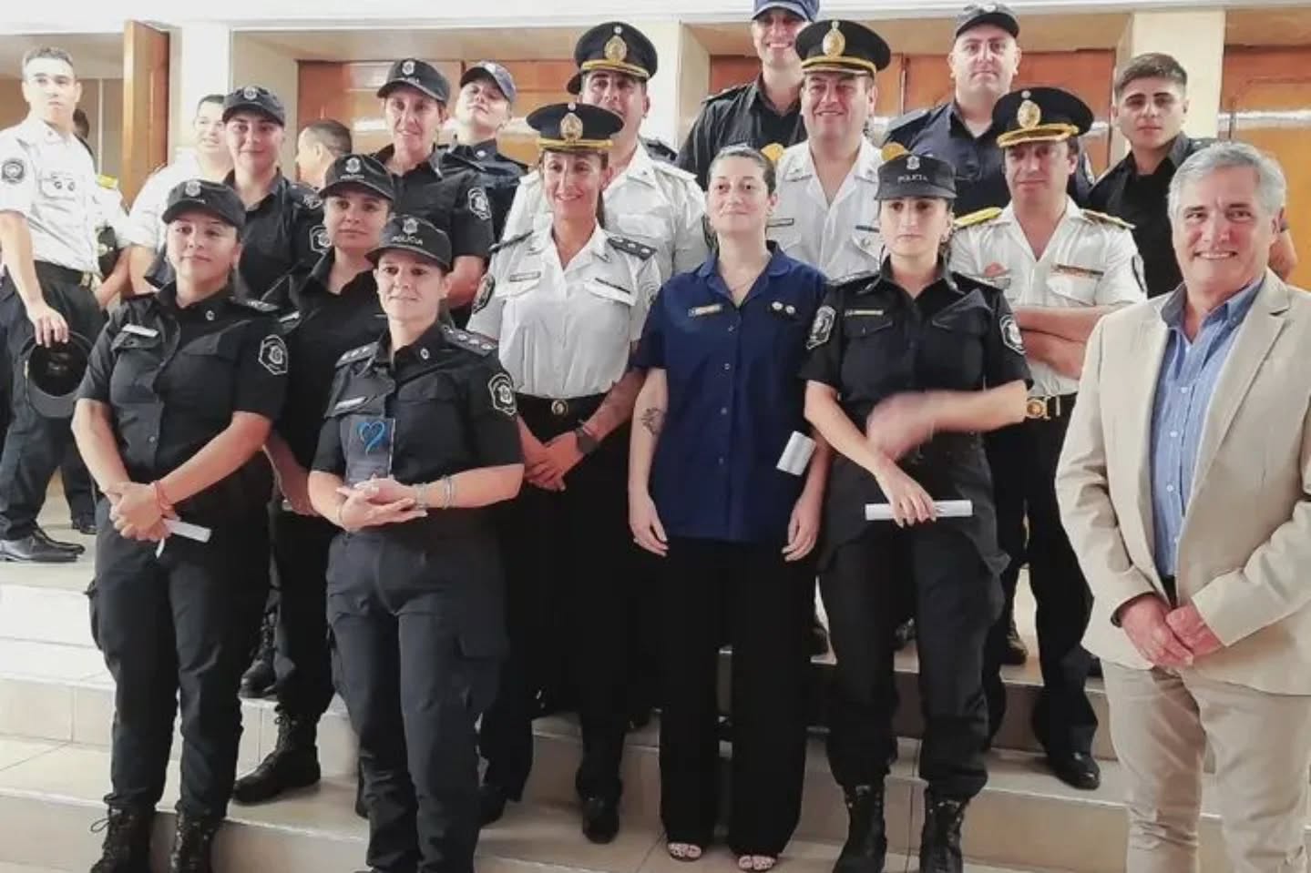 En el marco del 204º aniversario de la Policía de la Provincia de Buenos Aires, mas de 20 efectivos de Comunal 9 de Julio fueron reconocidos