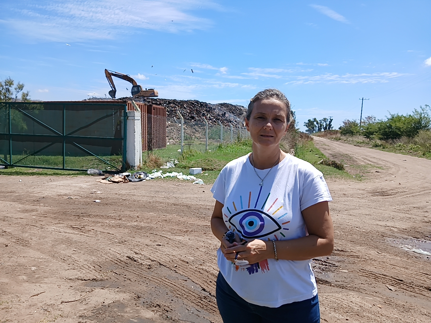 La Intendente Gentile recorrió el basural: Denuncia, sospecha de incendio y gestiones ante PBA