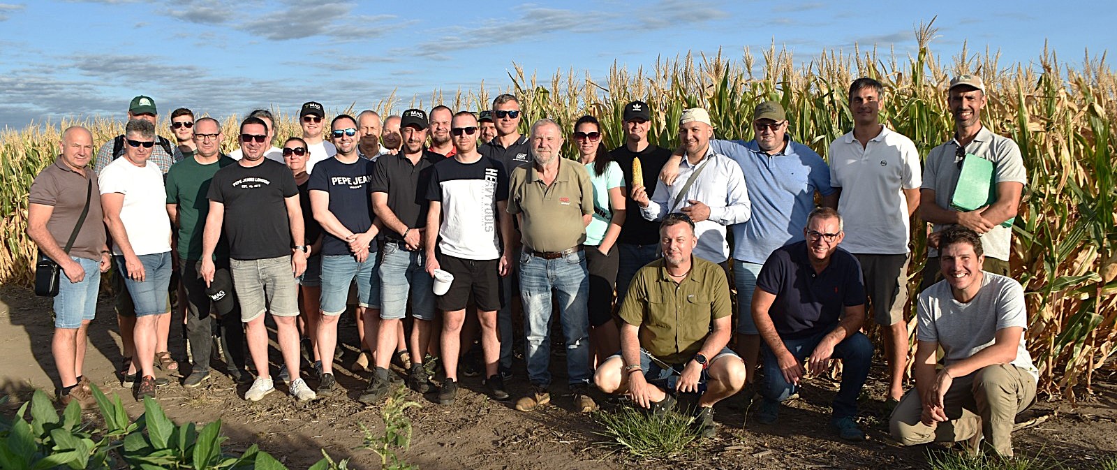 Productores húngaros visitan campos y empresas del partido de 9 de Julio. Integran el Club del Maiz