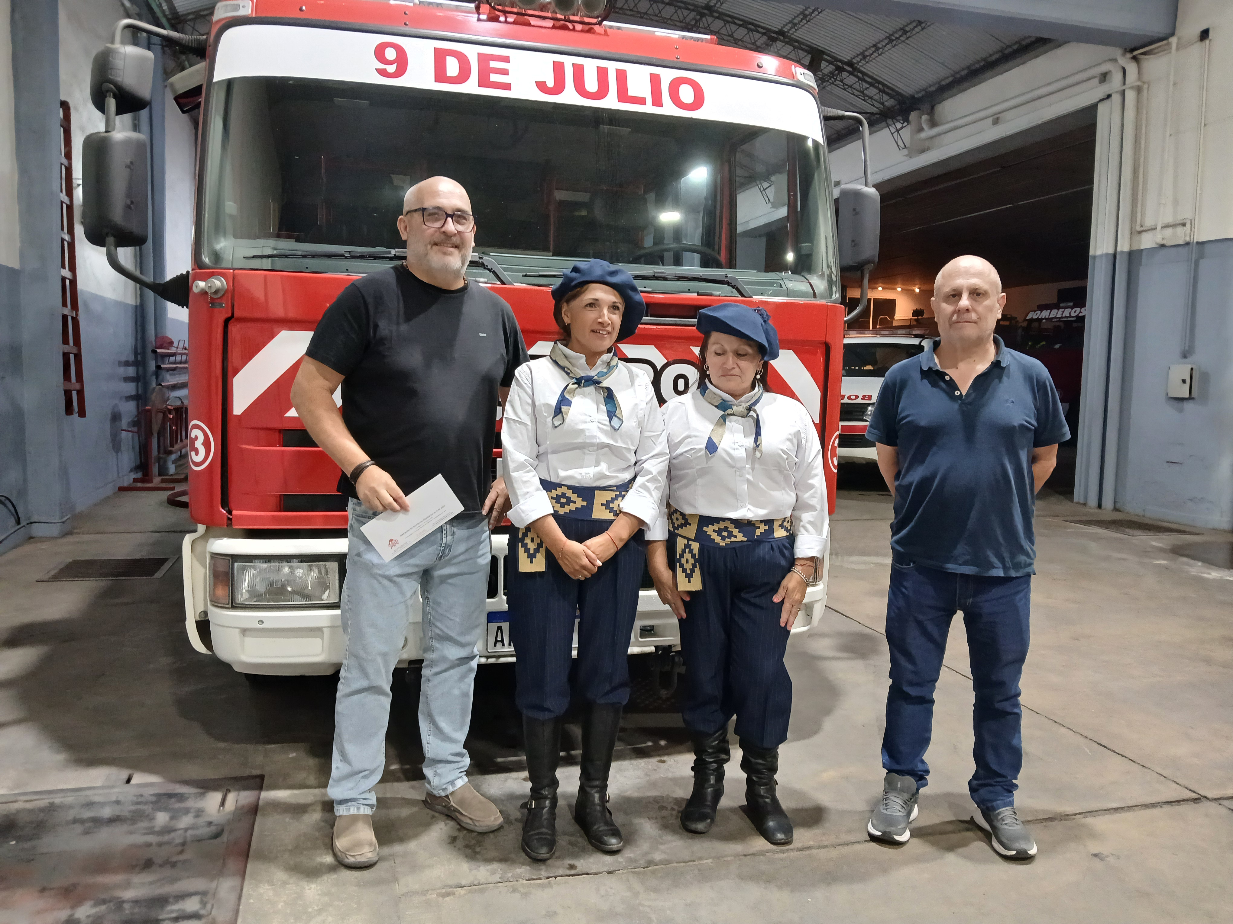 Dos asadoras nuevejulienses participan de un concurso de asadores representando a Bomberos 9 de Julio
