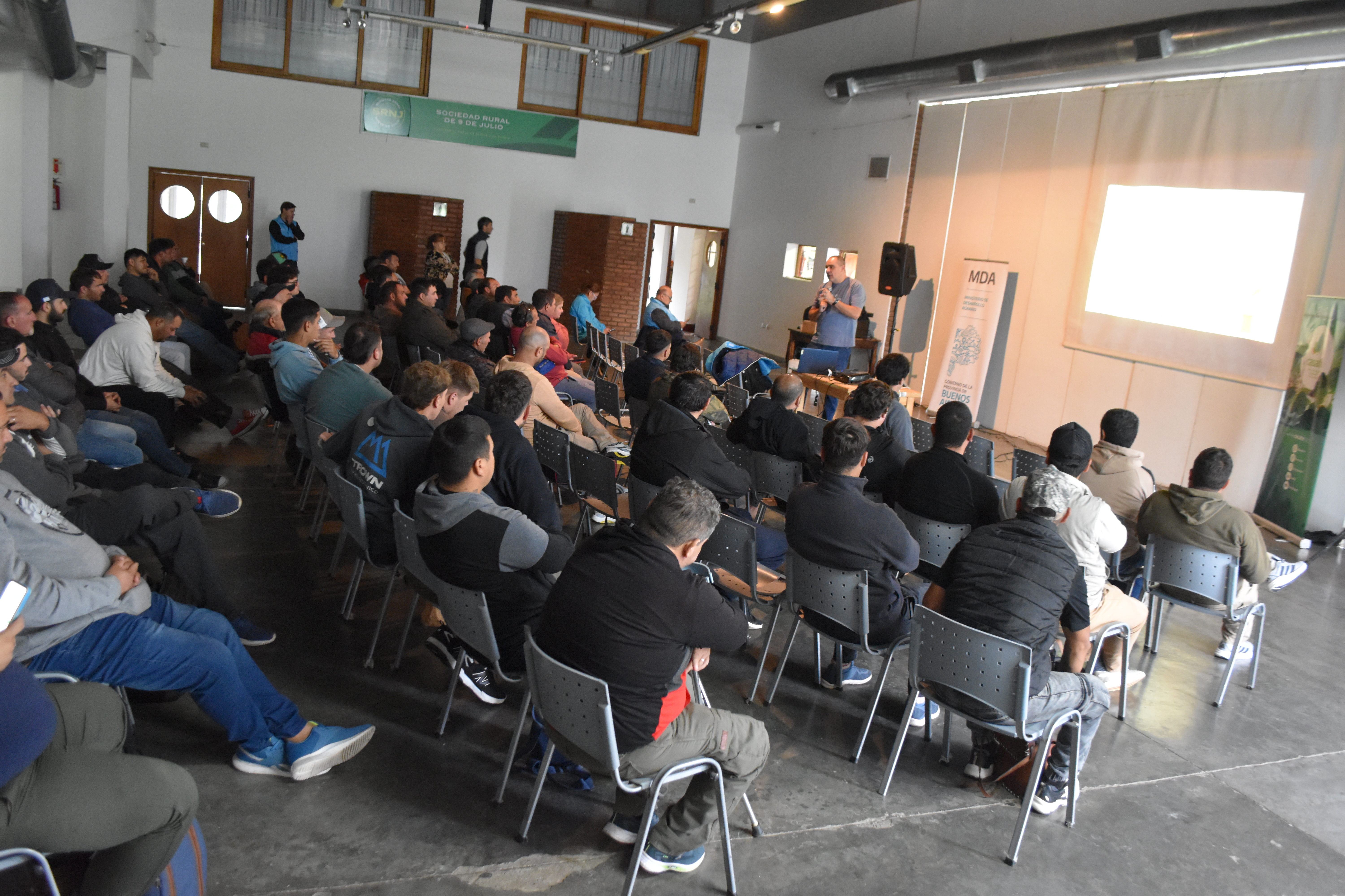 Unos 70 profesionales se capacitan para renovar su carnet de aplicador terrestre en fitosanitarios