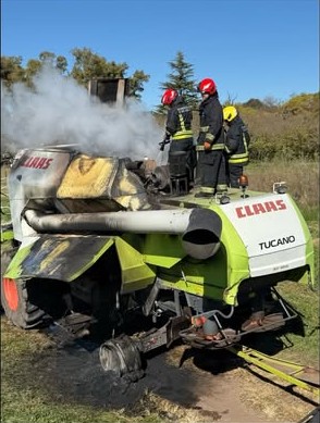 Incendio de una cosechadora en zona Fauzon