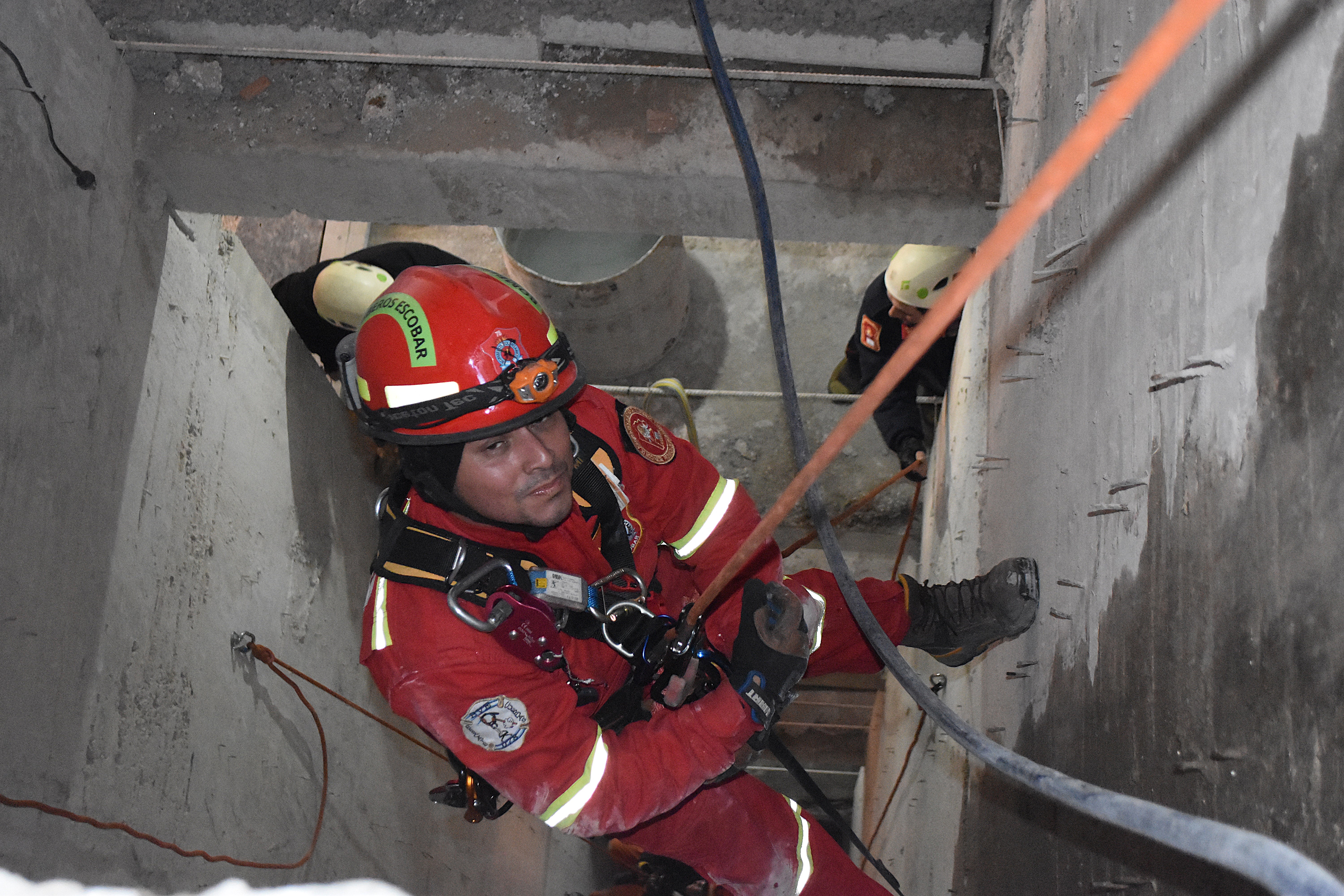 Bomberos Voluntarios: Intensa capacitación de rescate en situaciones difíciles
