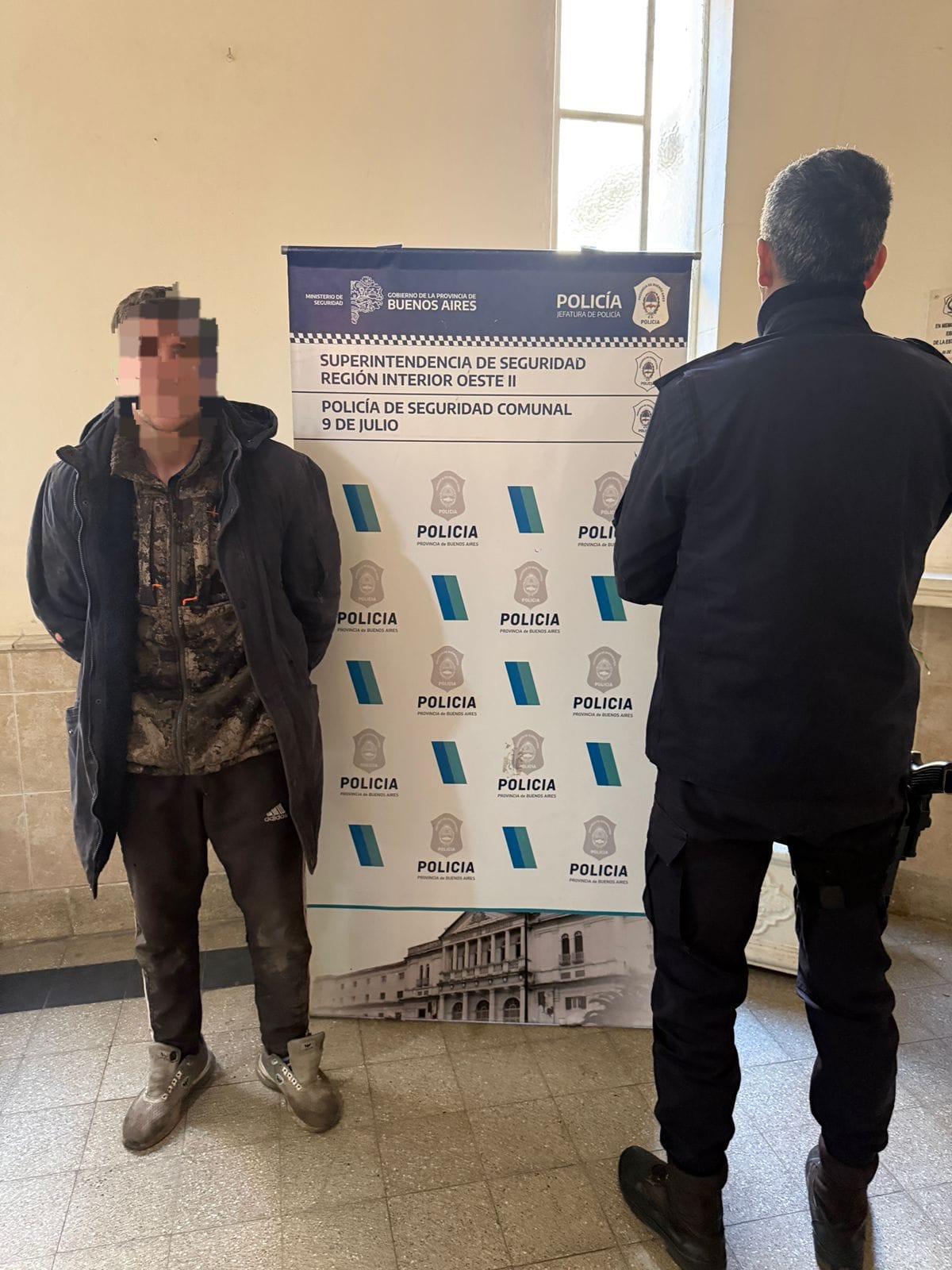 Policia Comunal: Un hombre se resistio ante la presencia policial. Tambien se produjo el secuestro de varios ciclomotores