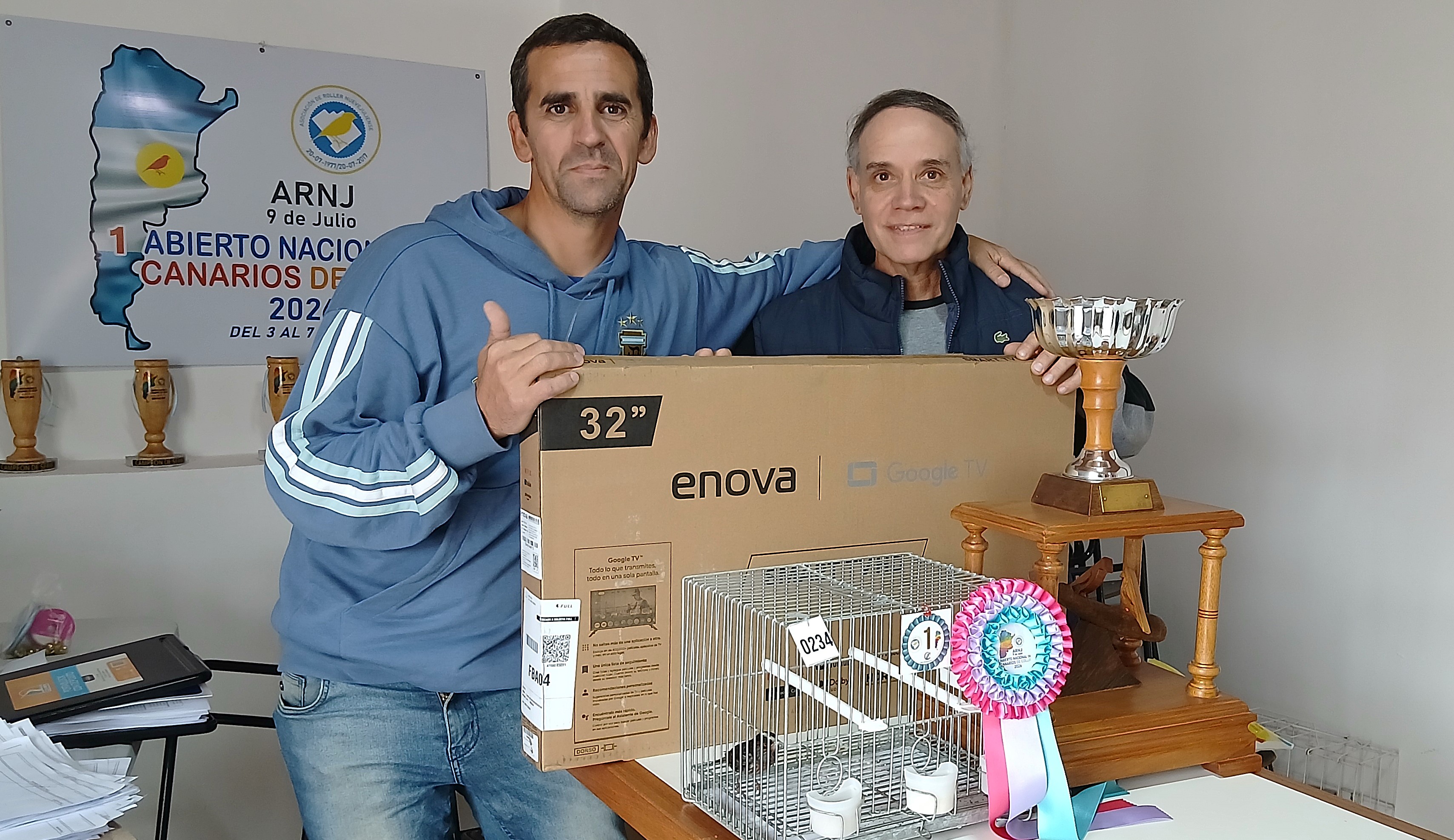 El campeón fue un canario de Casares: La ciudad 9 de Julio fue sede del Primer Abierto Nacional de Canarios de Color, con la presencia de 850 pájaros