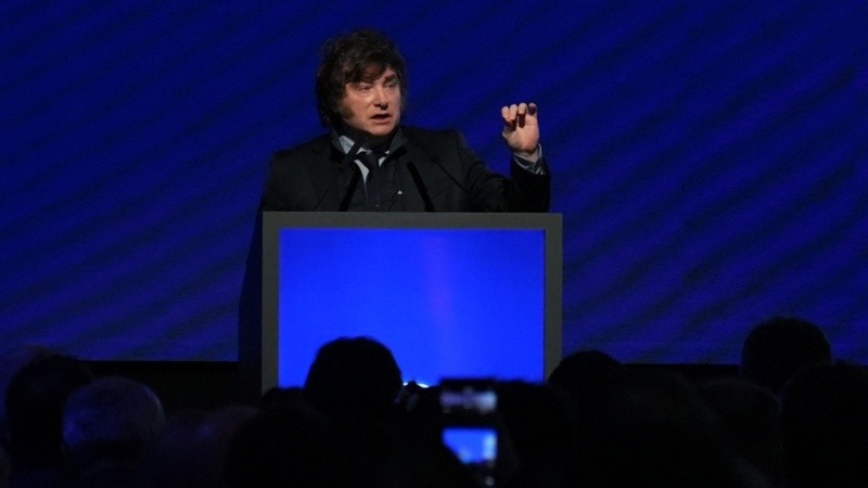 En Rosario, Javier Milei volvió a defender el plan económico del gobierno, al tiempo que dijo «no hay elementos para culpar al Gobierno por lo que pasa con la morosidad»