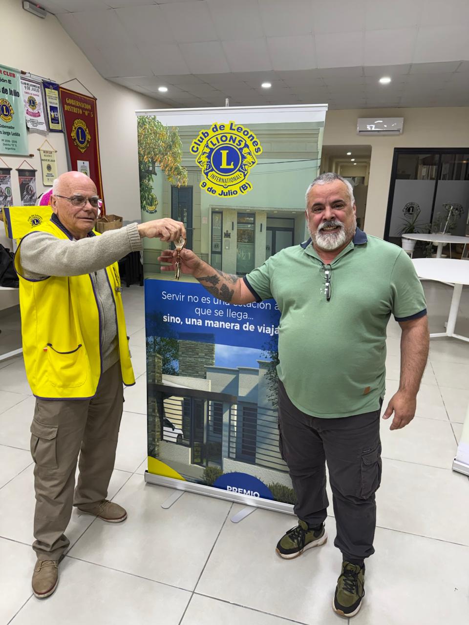Casa Nº 13: El convecino Walter Bustos gano la vivienda que sorteo el Club de Leones  9 de Julio