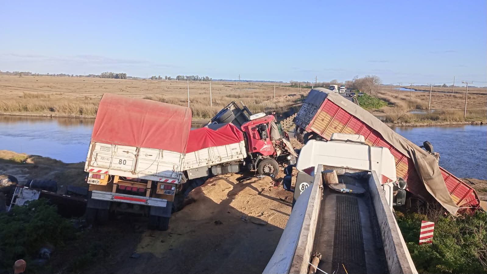 Grave accidente en la Ruta N° 51 con varios camiones involucrados y una persona fallecida