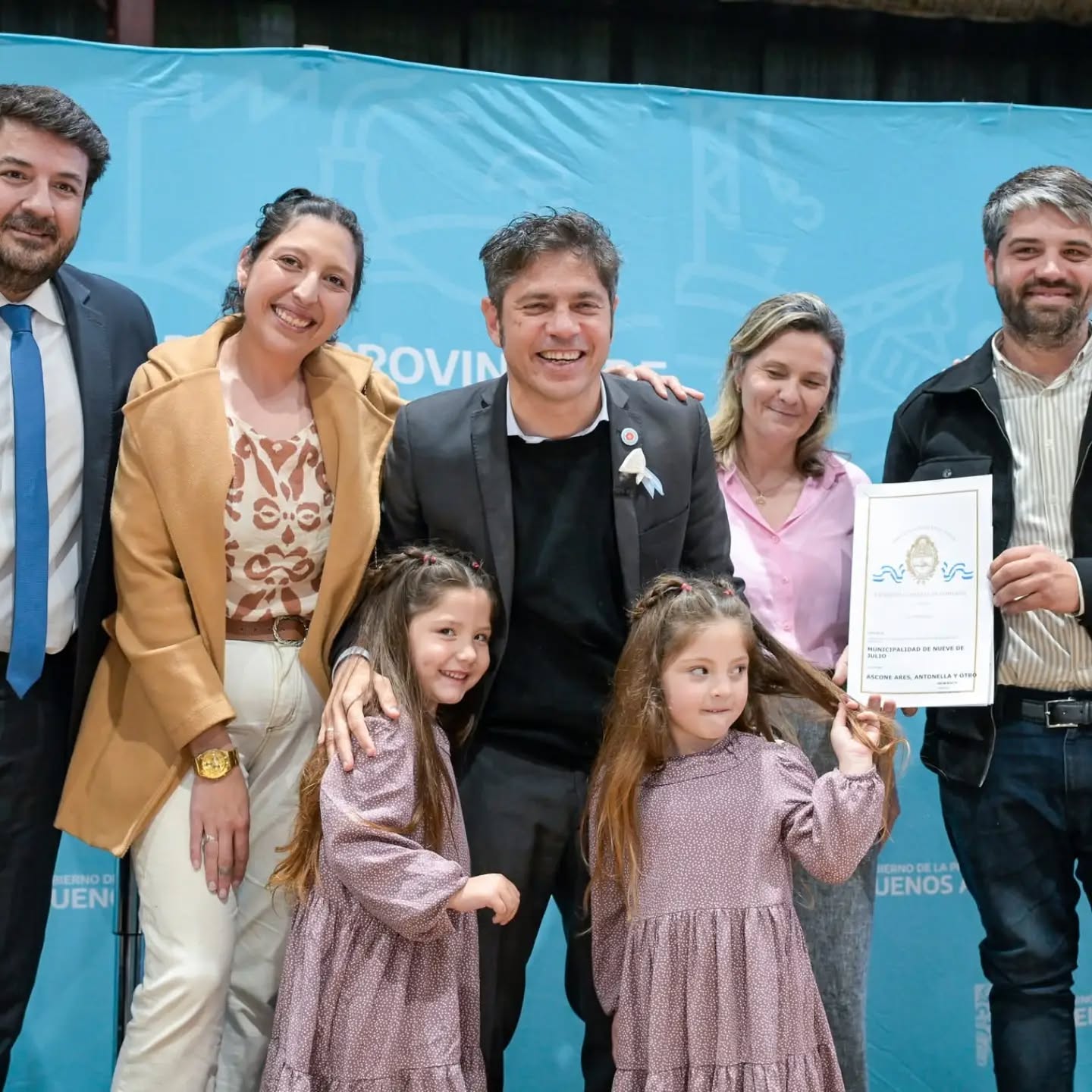 En modo campaña: El gobernador Kicillof paso por 9 de Julio. Que dejo